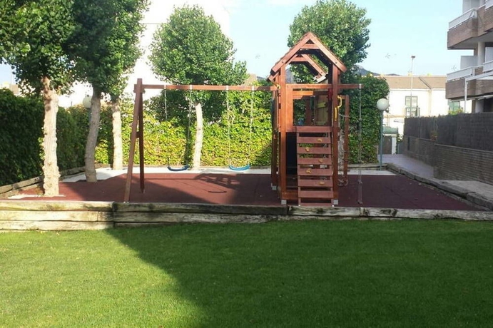 Imagen de los exteriores del Viviendas Turísticas Vacacionales Del Sol, L' Estartit. Foto 2