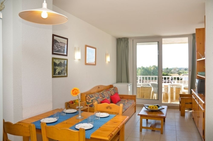 Imagen de los interiores del Viviendas Turísticas Vacacionales Del Sol, L' Estartit. Foto 3