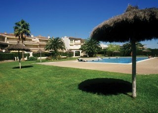 Imagen de la piscina del Viviendas Turísticas Vacacionales Eurogolden. Foto 2