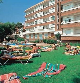 Imagen de la piscina del Viviendas Turísticas Vacacionales Fenals Park. Foto 5