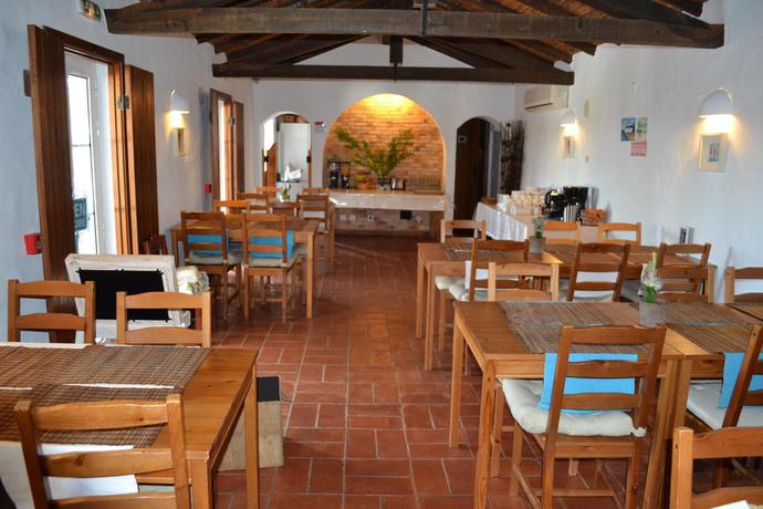 Imagen del bar/restaurante del Viviendas Turísticas Vacacionales Herdade Do Freixial. Foto 3