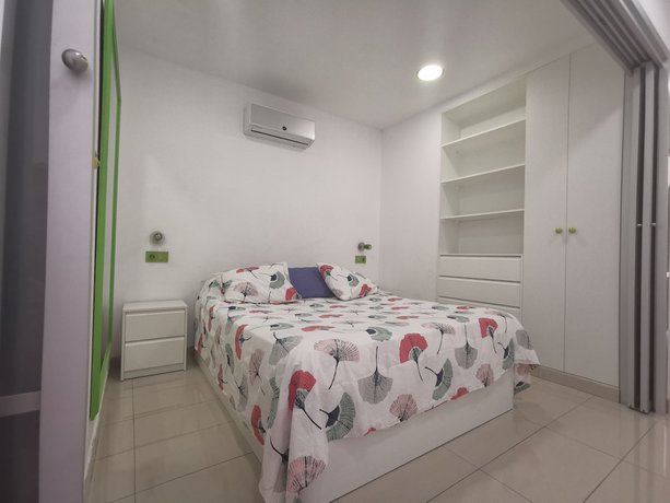 Imagen de la habitación del Viviendas Turísticas Vacacionales Las Vistas TRG Tenerife Royal Gardens. Foto 6