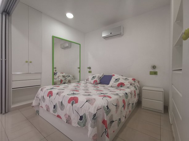 Imagen de la habitación del Viviendas Turísticas Vacacionales Las Vistas TRG Tenerife Royal Gardens. Foto 8