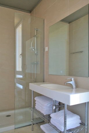 Imagen de la habitación del Viviendas Turísticas Vacacionales L'escala Resort. Foto 2