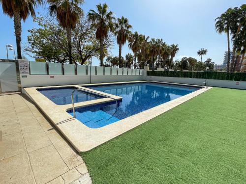 Imagen de la piscina del Viviendas Turísticas Vacacionales Oropesa Ciudad de Vacaciones 3000. Foto 20