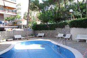 Imagen de la piscina del Viviendas Turísticas Vacacionales Paradis, Salou. Foto 6