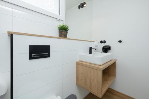 Imagen de la habitación del Viviendas Turísticas Vacacionales RResort - nowe domki z PODGRZEWANYM Basenem, WiFi, parking w cenie!. Foto 4