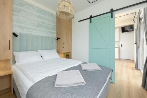 Imagen de la habitación del Viviendas Turísticas Vacacionales RResort - nowe domki z PODGRZEWANYM Basenem, WiFi, parking w cenie!. Foto 7