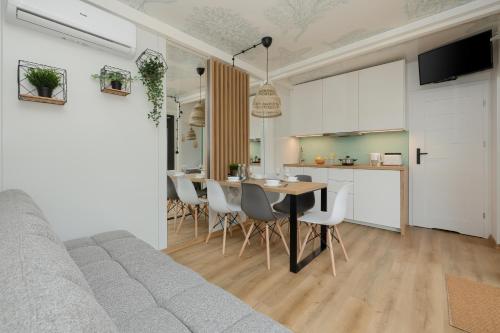 Imagen de la habitación del Viviendas Turísticas Vacacionales RResort - nowe domki z PODGRZEWANYM Basenem, WiFi, parking w cenie!. Foto 8