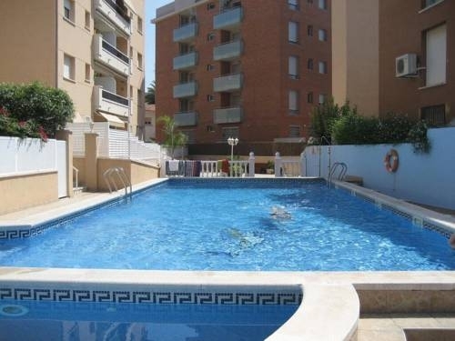 Imagen de la piscina del Viviendas Turísticas Vacacionales Residencial Prisma, Segur de Calafell. Foto 12