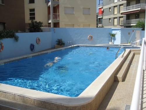 Imagen de la piscina del Viviendas Turísticas Vacacionales Residencial Prisma, Segur de Calafell. Foto 13