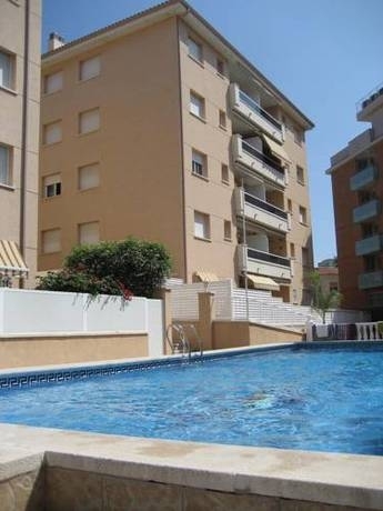 Imagen de la piscina del Viviendas Turísticas Vacacionales Residencial Prisma, Segur de Calafell. Foto 14