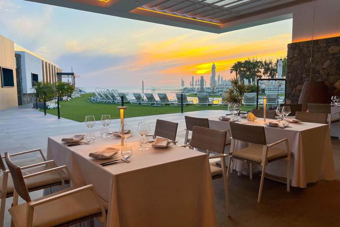 Imagen del bar/restaurante del Viviendas Turísticas Vacacionales Resort Cordial Santa Águeda & Perchel Beach Club. Foto 2