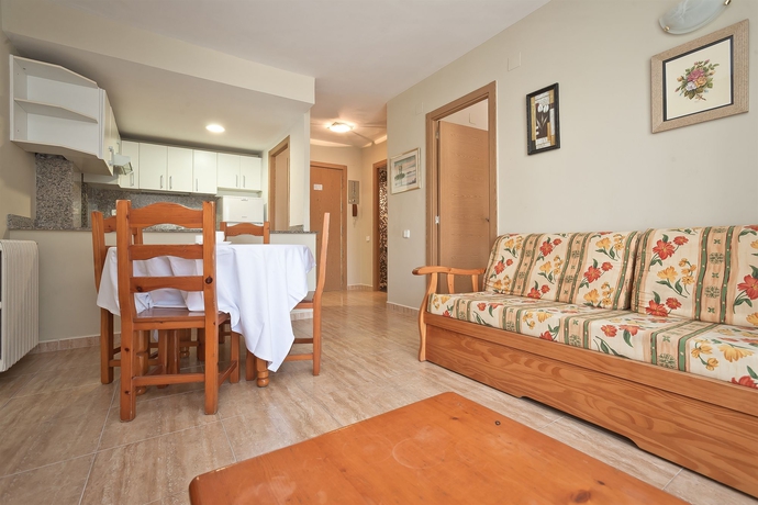 Imagen de los interiores del Viviendas Turísticas Vacacionales Royal Apartamentos Rentalmar. Foto 8