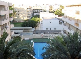 Imagen de la piscina del Viviendas Turísticas Vacacionales San Francisco, La Pineda. Foto 4