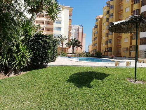 Imagen de la habitación del Viviendas Turísticas Vacacionales Tamaris Playa Solo Familias Serviplaya. Foto 12