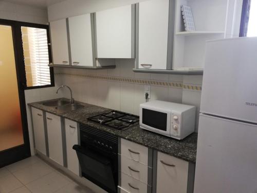 Imagen de la habitación del Viviendas Turísticas Vacacionales Tamaris Playa Solo Familias Serviplaya. Foto 14