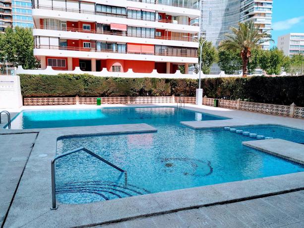 Imagen de la piscina del Viviendas Turísticas Vacacionales Veracruz, Benidorm - Playa Levante. Foto 13