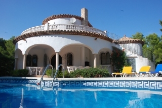 Imagen de la piscina del Viviendas Turísticas Vacacionales Villa Alambra. Foto 5