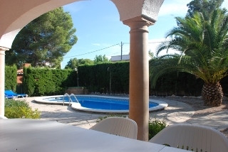 Imagen de la piscina del Viviendas Turísticas Vacacionales Villa Alambra. Foto 6