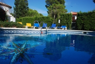 Imagen de la piscina del Viviendas Turísticas Vacacionales Villa Alambra. Foto 7