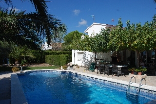 Imagen de la piscina del Viviendas Turísticas Vacacionales Villa Krisant. Foto 5