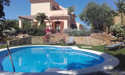Imagen de la piscina del Viviendas Turísticas Vacacionales Villa Las Lomas De Marbella. Foto 5