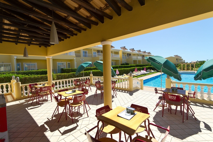 Imagen de la piscina del Viviendas Turísticas Vacacionales Villas Barrocal. Foto 16