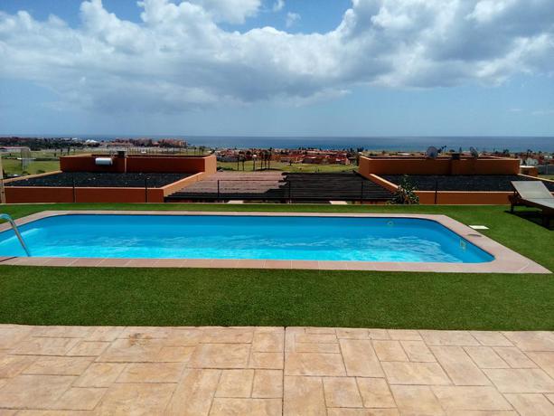 Imagen de la piscina del Viviendas Turísticas Vacacionales Villas Caleta Beach and Golf. Foto 10