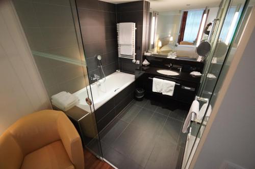 Habitación Doble Confort del hotel Glockenhof Zürich. Foto 6