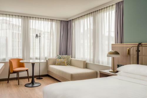 Habitación Superior con 1 cama extragrande - Edificio principal del hotel Zurich Marriott. Foto 3