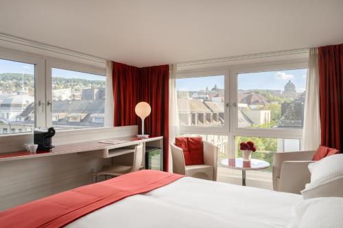 Habitación Doble con vistas desde lo alto del hotel St Gotthard. Foto 2