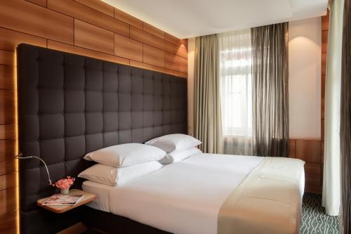 Suite Junior con balcón del hotel St Gotthard. Foto 1