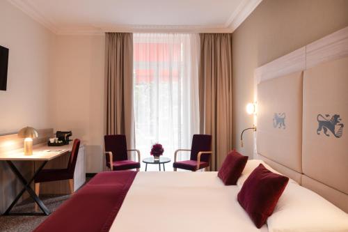 Habitación Doble Deluxe con Balcón del hotel St Gotthard. Foto 3