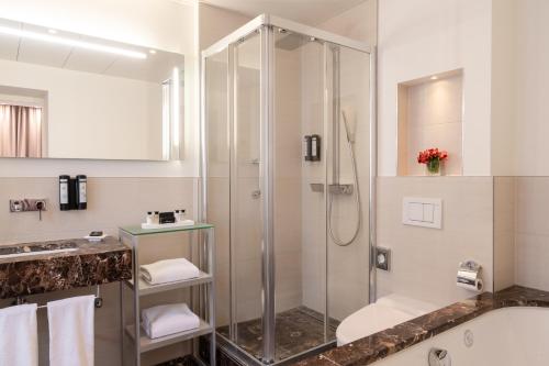 Suite Junior Deluxe del hotel St Gotthard. Foto 1