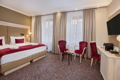 Habitación Deluxe con vista superior y balcón del hotel St Gotthard. Foto 6