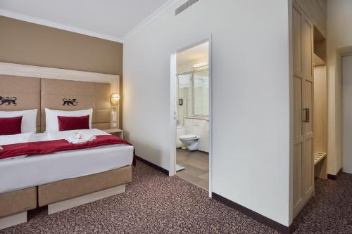 Habitación Deluxe con vistas superiores del hotel St Gotthard. Foto 9