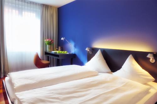 Habitación Doble Confort pequeña del hotel Montana Zürich. Foto 1