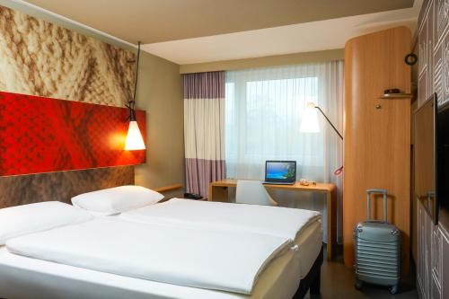Habitación Doble Estándar - 2 camas del hotel Ibis Zurich City West. Foto 8