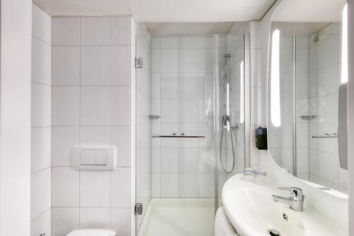 Habitación Doble Estándar del hotel Ibis Zurich City West. Foto 1