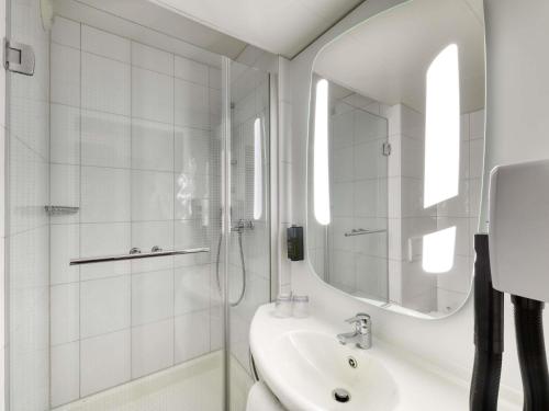 Habitación Doble Estándar del hotel Ibis Zurich City West. Foto 4
