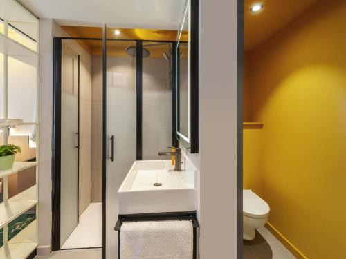 Habitación Doble Estándar - 2 camas del hotel Ibis Styles Zurich City Center. Foto 1