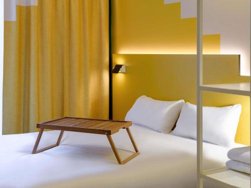 Habitación Doble Estándar del hotel Ibis Styles Zurich City Center. Foto 5