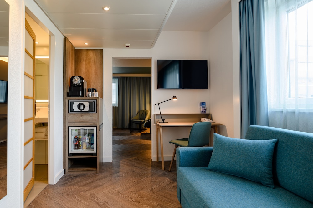Suite, 1 cama doble del hotel Novotel Zurich City West. Foto 1