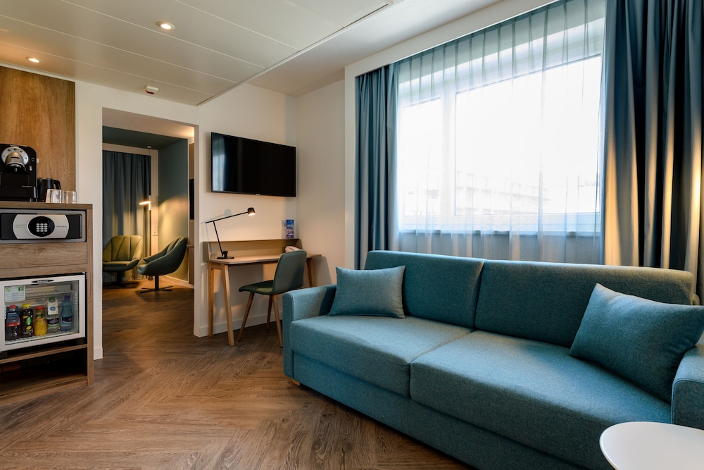 Suite, 1 cama doble del hotel Novotel Zurich City West. Foto 2