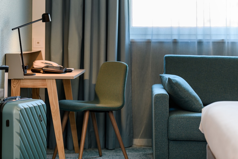 Habitación superior, 1 cama doble con sofá cama del hotel Novotel Zurich City West. Foto 1