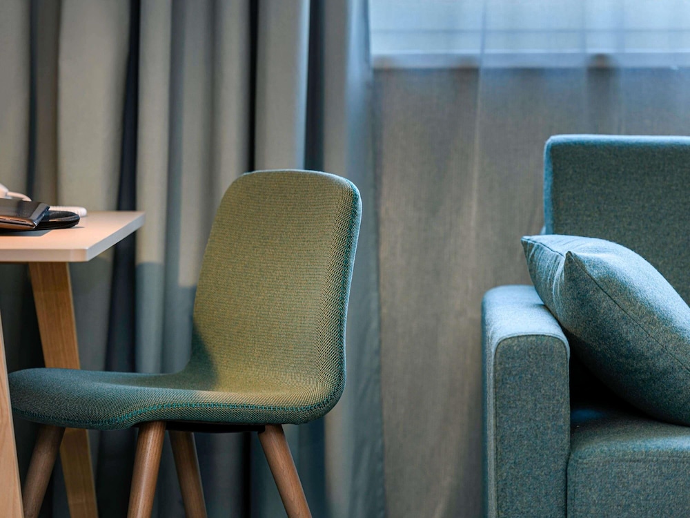 Habitación superior, 1 cama doble con sofá cama del hotel Novotel Zurich City West. Foto 7