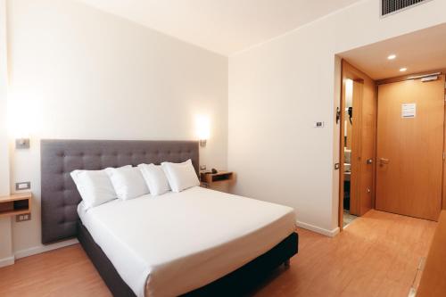 Habitación Doble del hotel Excelsior Bari. Foto 5