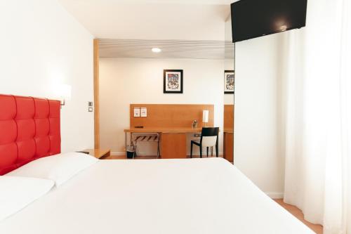 Habitación Triple del hotel Excelsior Bari. Foto 2