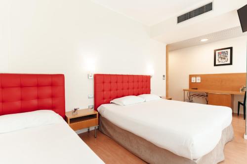 Habitación Triple del hotel Excelsior Bari. Foto 3